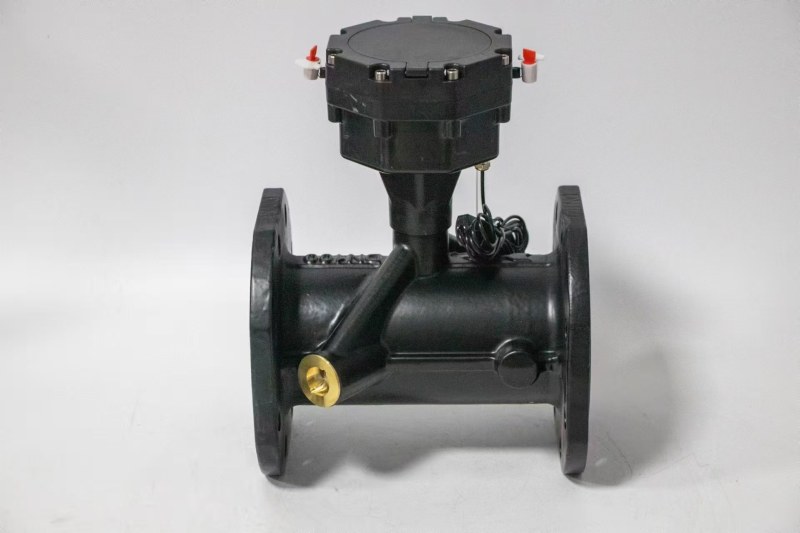 Large-diameter ultrasonic water meter