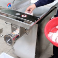 Grande máquina moedora de carne industrial