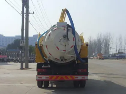 Dongfeng Sewer Cleaning Vacuum Tank Sucking Truck