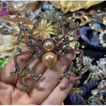 Vintage requintadamente criado e pesado aranha broche
