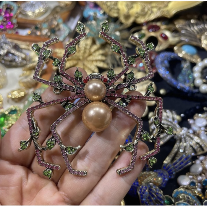 Vintage requintadamente criado e pesado aranha broche