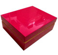 Pacchetto da date in legno lucido rosso di lusso