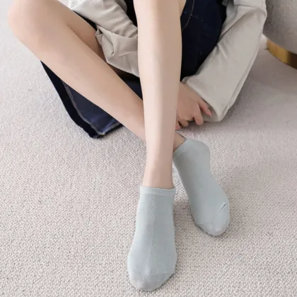 Crown Embroidered Boat Socks Collection