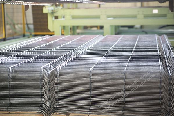 2430mm 3D Wire Mesh Fence Panel