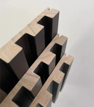 Erschwingliche Innenräume mit festem Holz und PVC -Wandpaneelen zur Dekoration