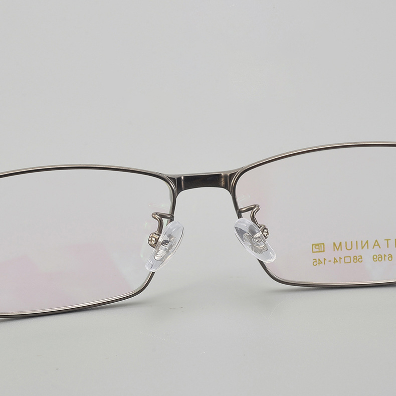 Fashionable Titanium Eyeglasses