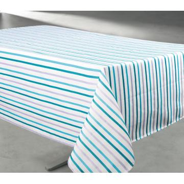 Uma toalha de mesa padronizada retangular