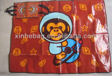 Foldable beach mat with pocket