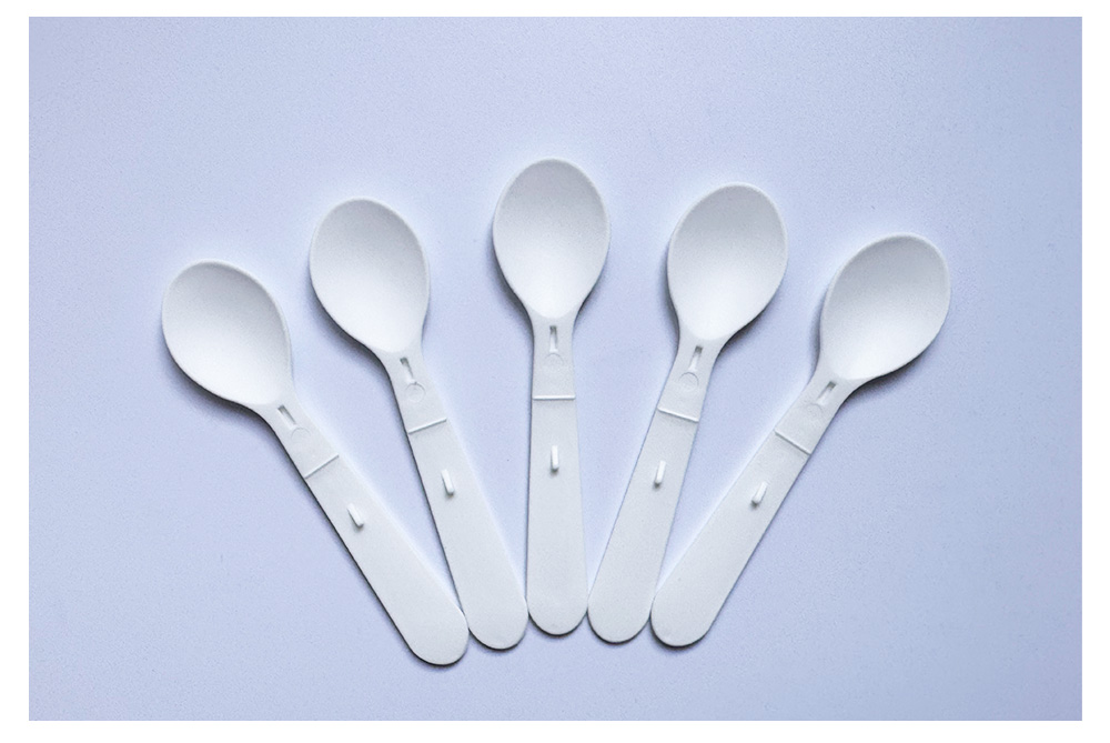 plastic spoon11-x