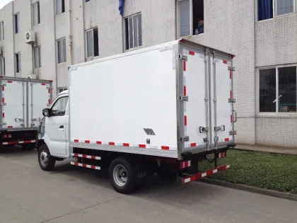 Sinotruk 4x2 food mobile mini refrigerator truck for sale