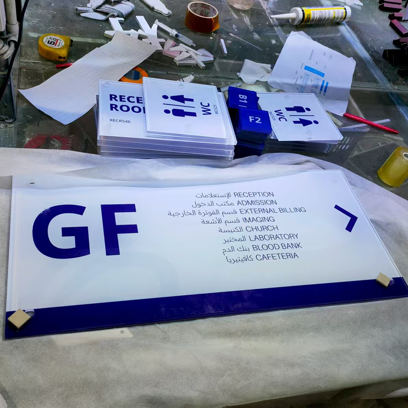 Custom content signage