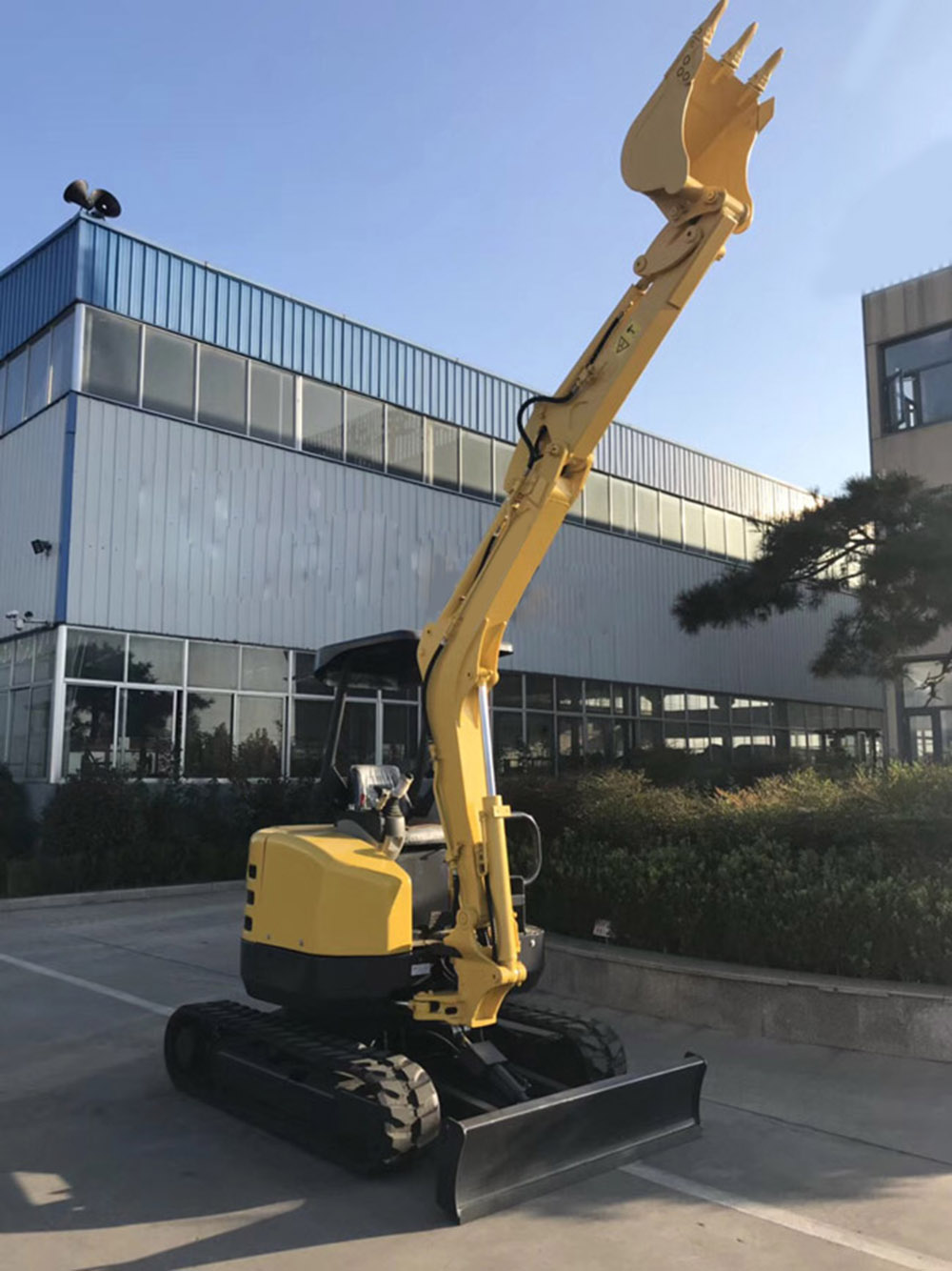 Small Excavator With Bucket Loader