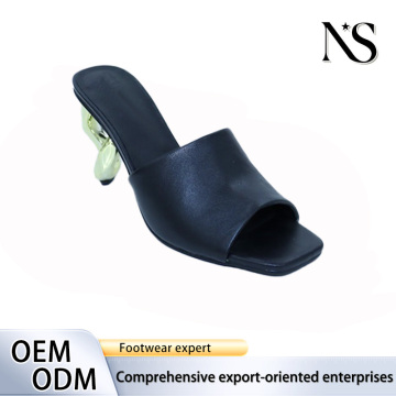 Mules Pretos Elegantes com Design Moderno