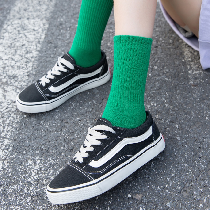 10-Color Solid Mid-Calf Socks para sa Babae