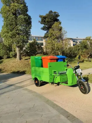 Four-barrel electric garbage pickup truck