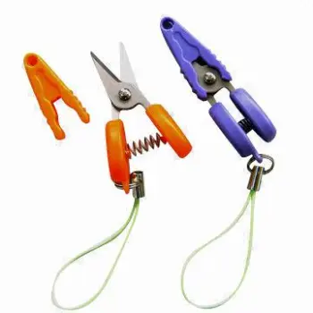 Little Traveling Scissors with Plastic Cap
