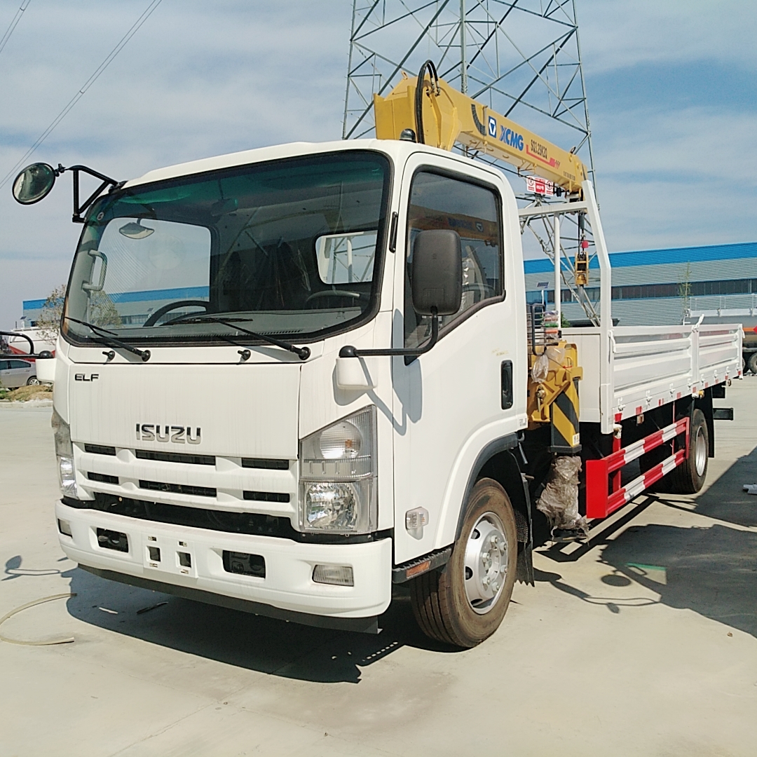 ISUZU euro 5 lifting truck mounted 8T crane