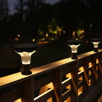 Hot Sale Outdoor Waterproof IP65 LED Solar Garden Light