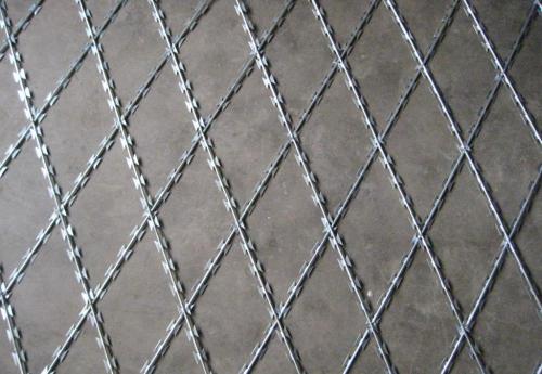 Hot dipped galvanized diamond welded razor wire fence