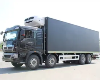 SINOTRUK 8X4 Refrigerator Truck