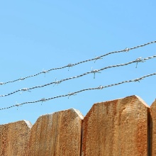 Vista de alambre de púas galvanizado de red antirrobo