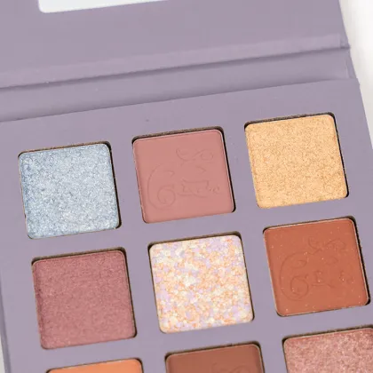 9 Well Eyeshadow Make Up Palette