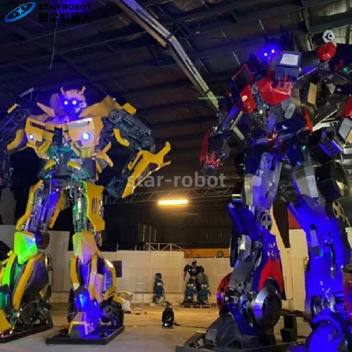Robot optimus transformator besi prime untuk dipamerkan