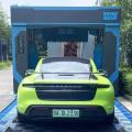 5 borstels rijden door rollover carwash machine