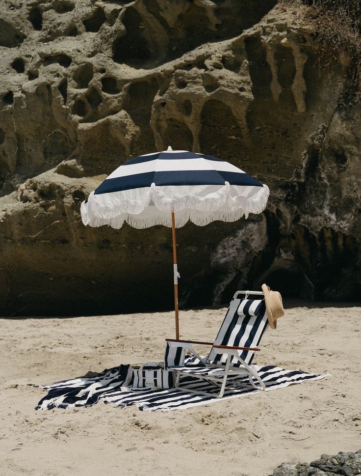 Portable Folding Outdoor Foldable Camping Beach Fishing Chairs with Padded Hard Armrest