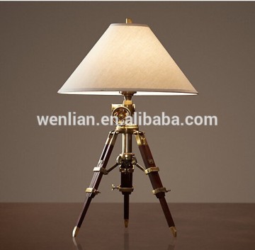 Vintage tripod Table Lamp