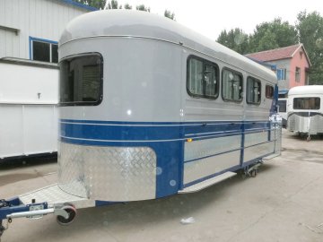 Modello Deluxe australiano a tre cavalli con galleggiante