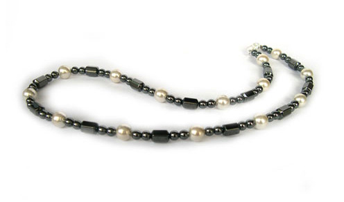 Collier de perles en verre hématite