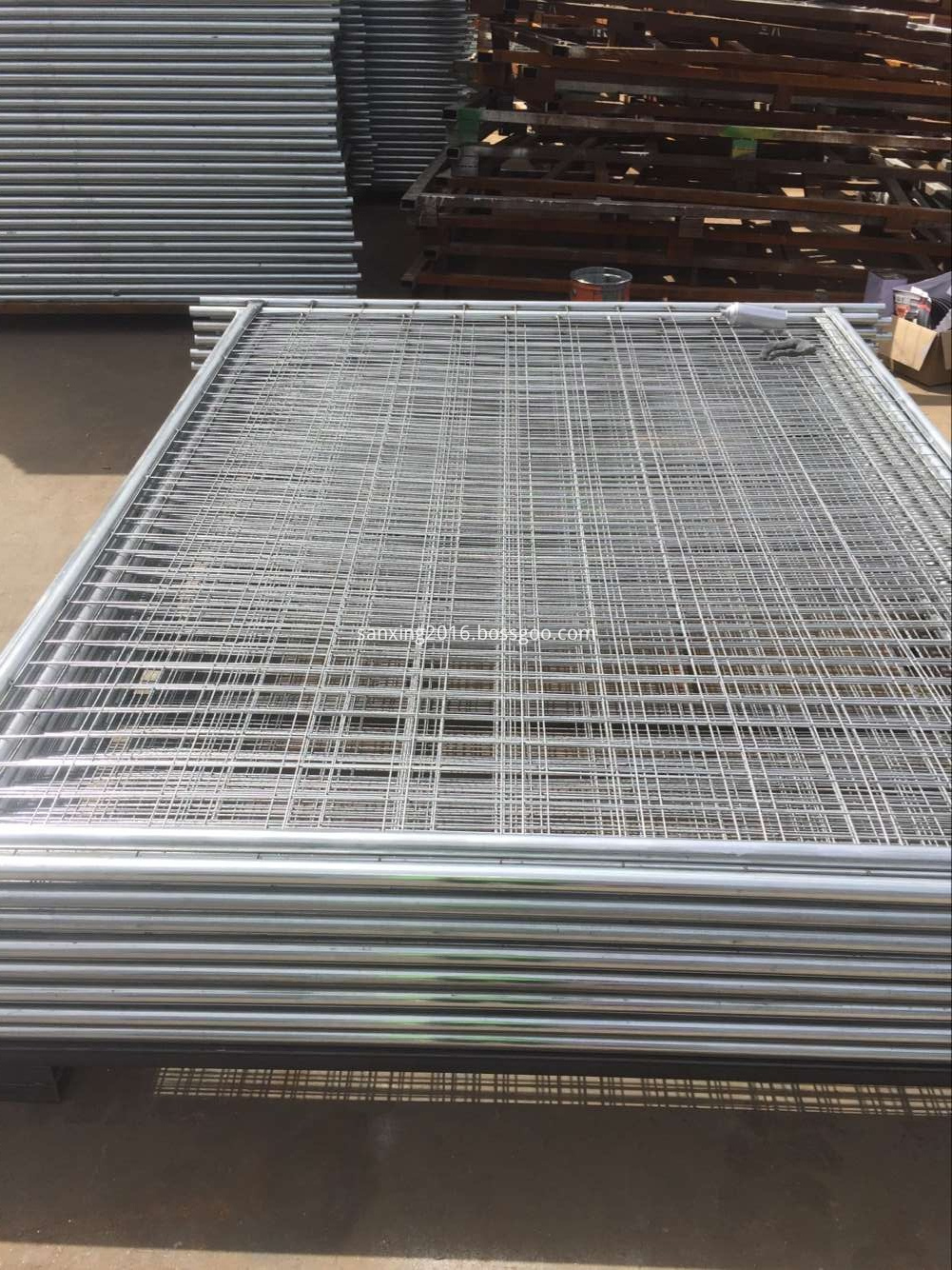 wire mesh fence