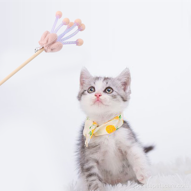 ウールの花の木製スティック猫のおもちゃを弾きます