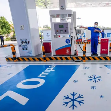 Hydrogen Fuel Station for Fuel Cell Cars: Hydrogen Refueling Station" 

However, for a more concise and SEO-friendly title, you might consider:

"Hydrogen Refueling Station for Fuel Cell Cars
