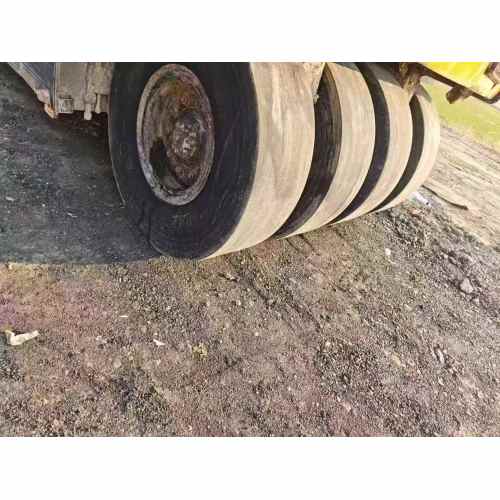 Rolo durável de 30 toneladas equipado com pneus novos