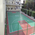 Piso de la cancha de juegos multideportivos en el patio trasero