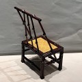 Sedia con schienale a doghe verticali in bambù Qiong