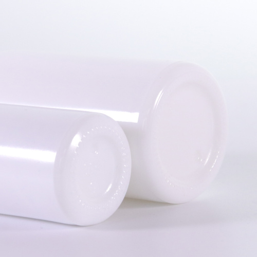 Opal weiße Glasflasche mit Bambus -Tropfen