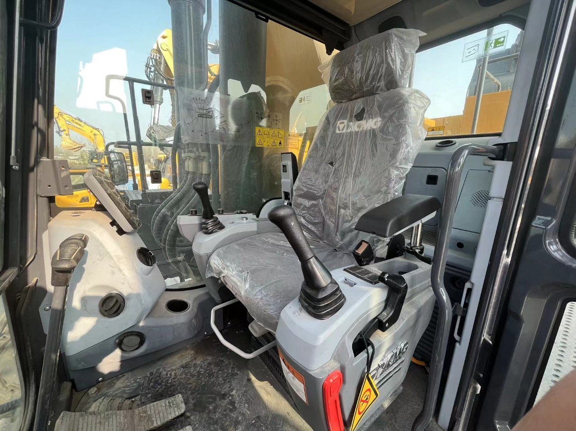 Used XCMG XE950DA crawler excavator