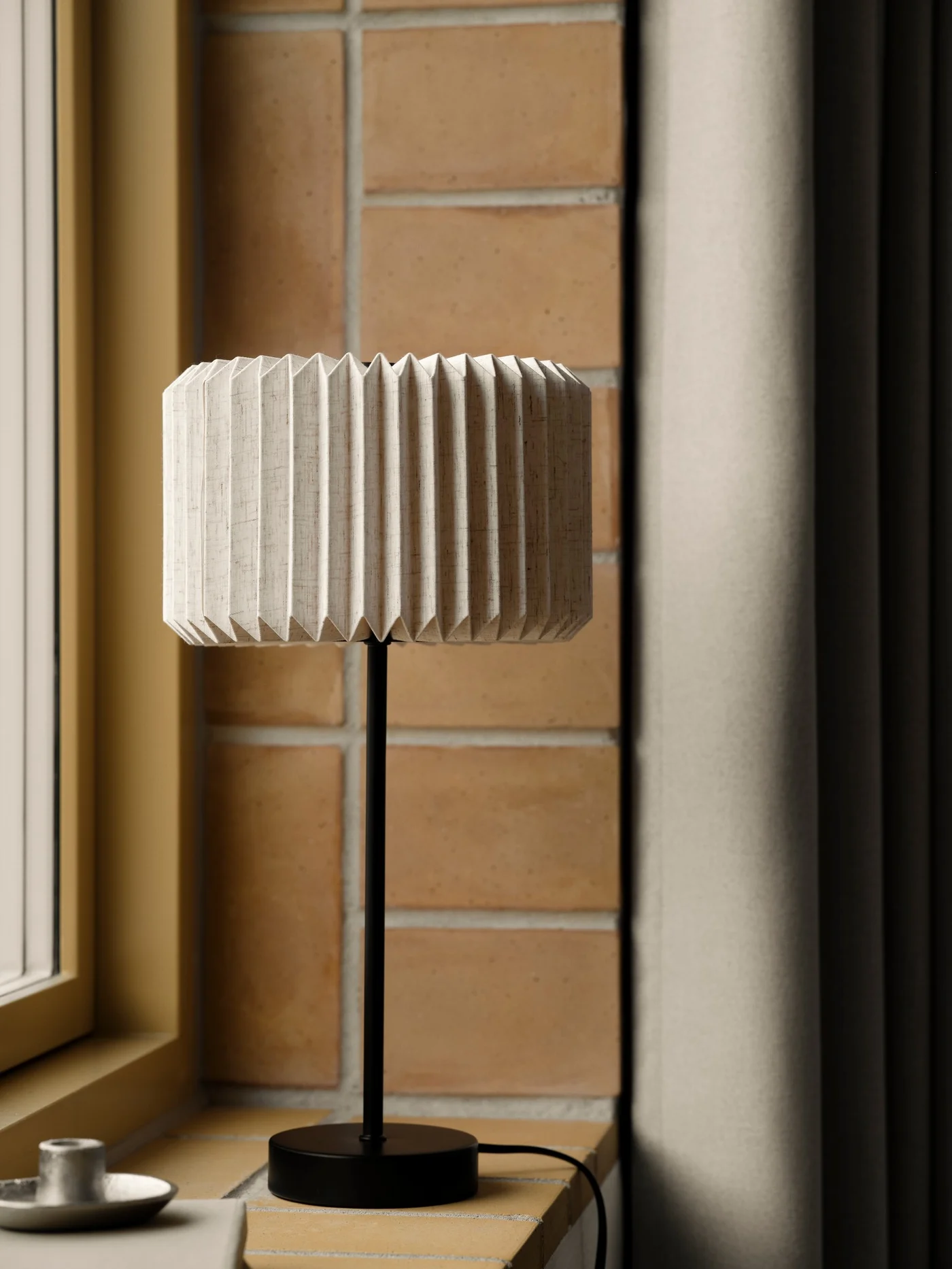 Vivienne Pleated Fabric Wall Lamp (5)