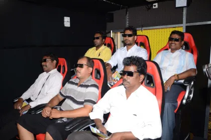 Amusement equipment electric 6seats cinema stimulator with PLC technology