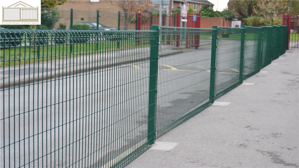 Roll Top Fence 1
