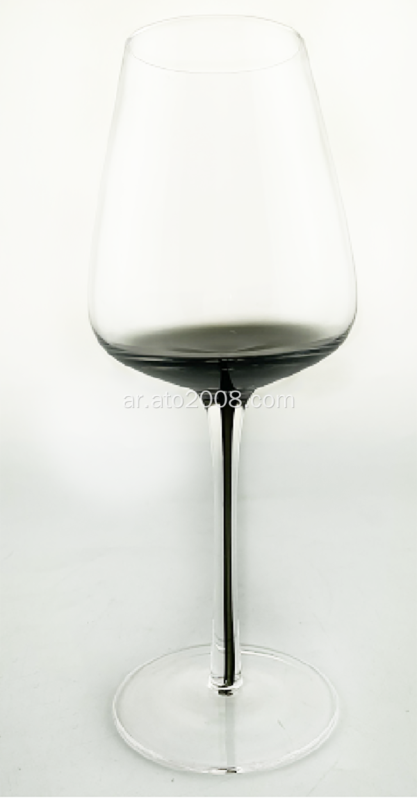 زجاج نبيذ شفاف مع رمادي دخاني
