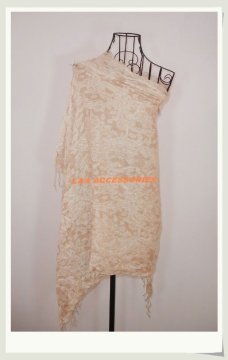 Ladies' long shawl with paisley