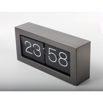 Часы с металлической коробкой Western Metal Flip Clock