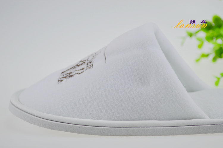 Hotel White Concise Universal Coral Fleece Slippers