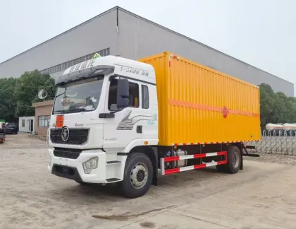 Shaanxi Automobile Delong L5000 Flammable Liquid Box Transport Vehicle