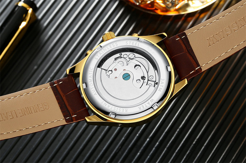 Western Style Waterproof Leather Men Wrist Watch 