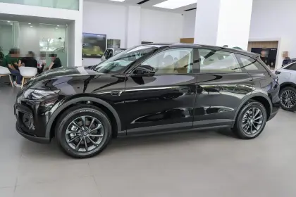 2024 Best Sale Leap Motor C11 EREV: The Luxurious Extended-Range Electric SUV
